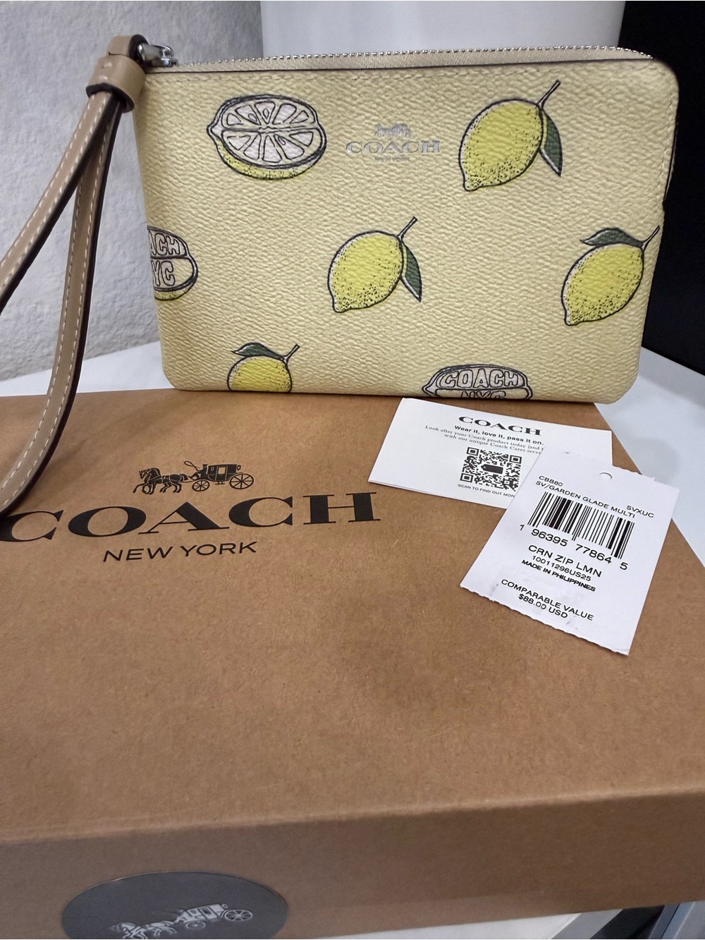 COACH LEMON WRISTLET WITH GIFTBOX🍋 - Picture 6 of 10